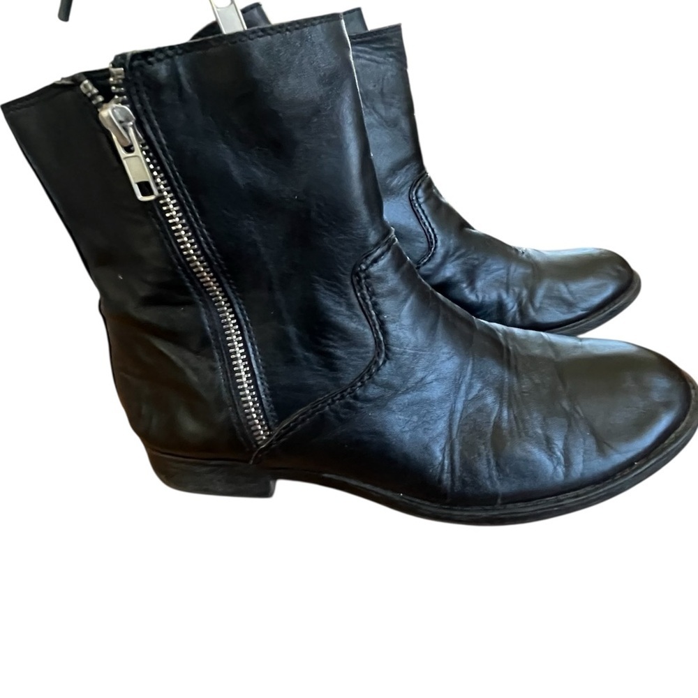 TrouvƩ Black Leather
Chic Moto Minimalist Zip Ankle Boots Booties SZ 7 - Picture 2 of 13